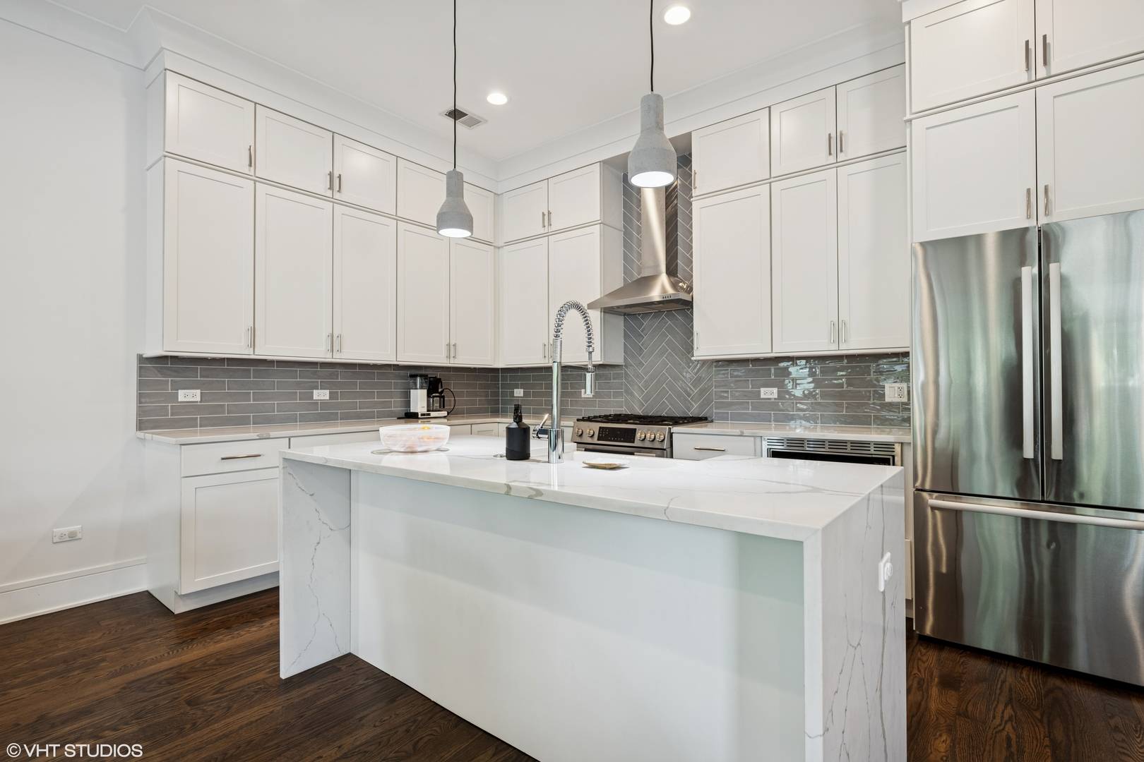 Chicago, IL 60625,2242 W Lawrence AVE #203