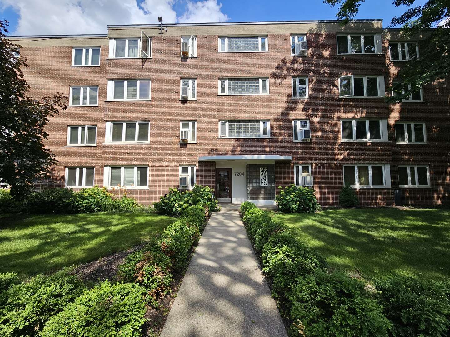 River Forest, IL 60305,7204 Oak AVE #3NW