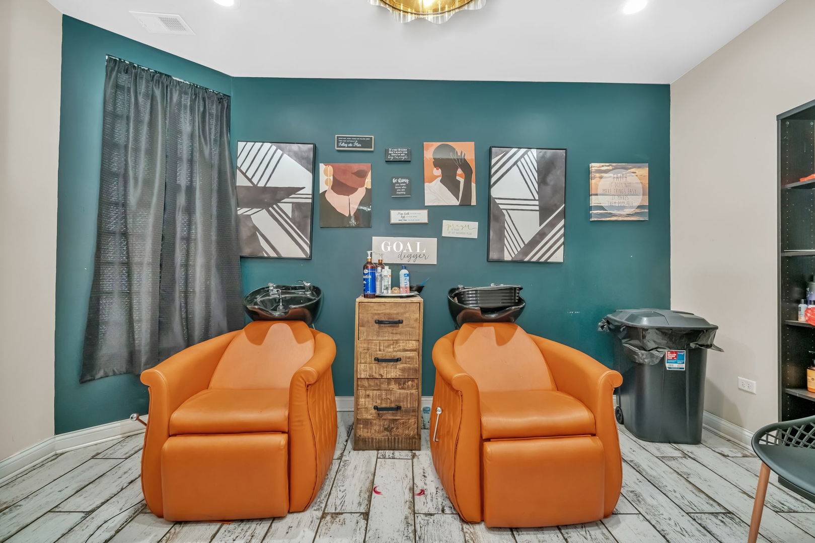 Chicago, IL 60624,3708 W Roosevelt RD