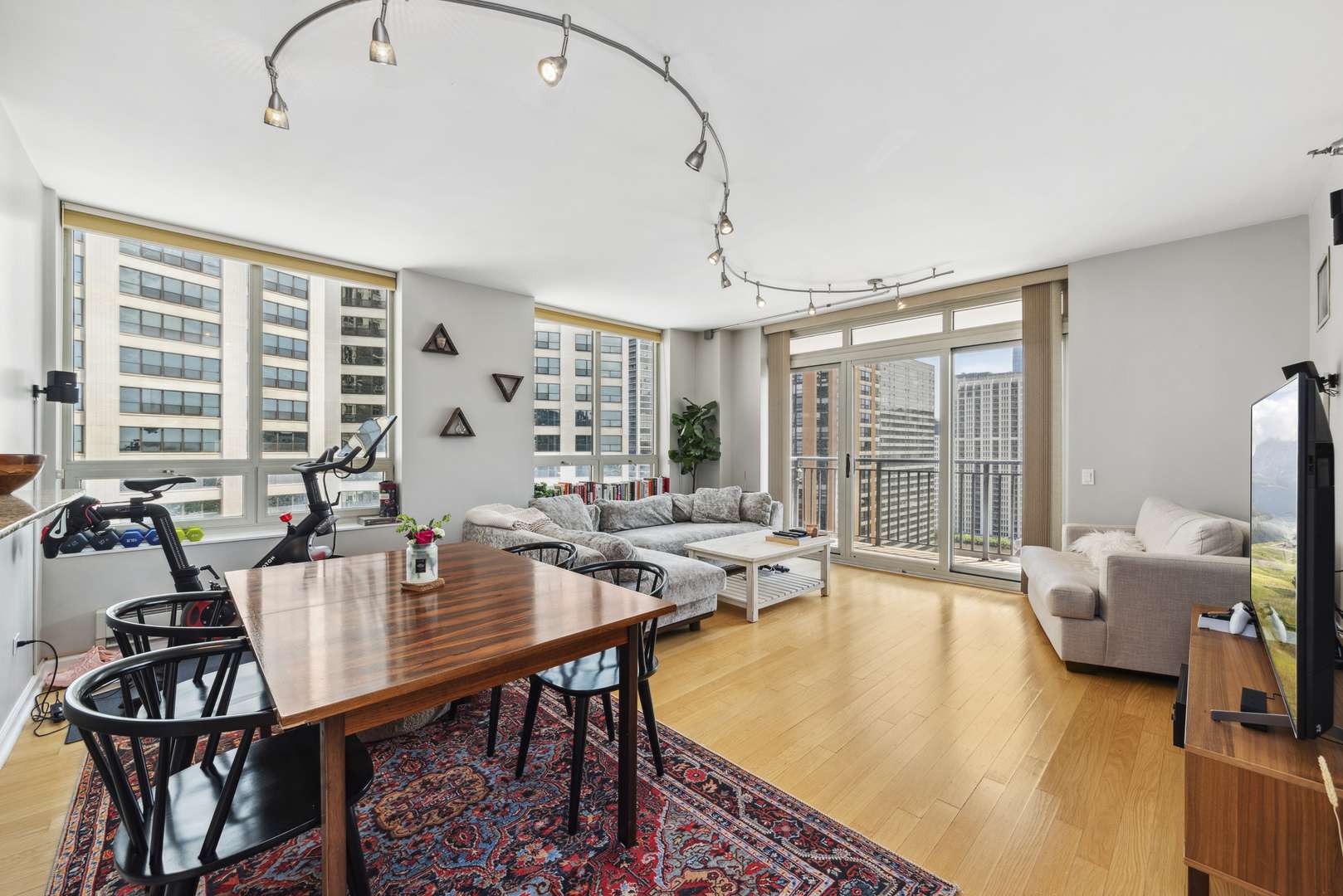 Chicago, IL 60605,1111 S Wabash AVE #1909