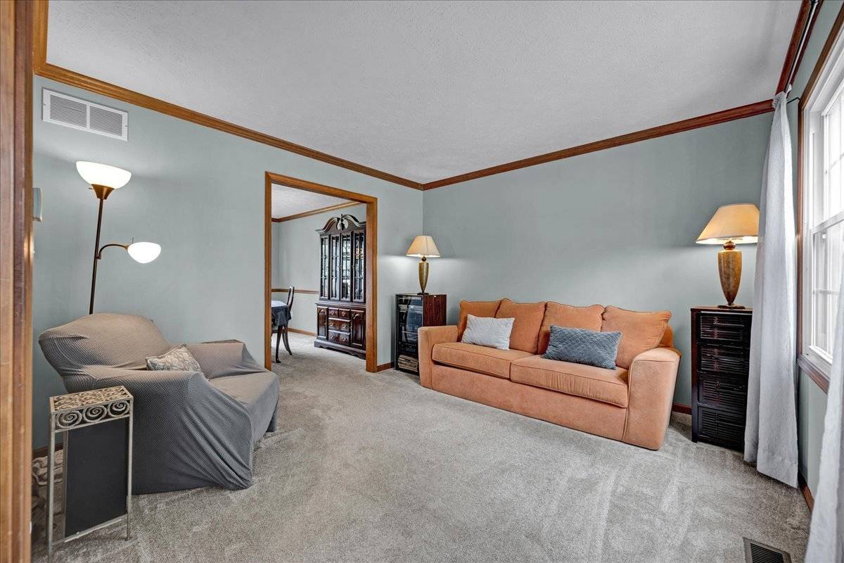 Bloomington, IL 61704,9 Remi CT