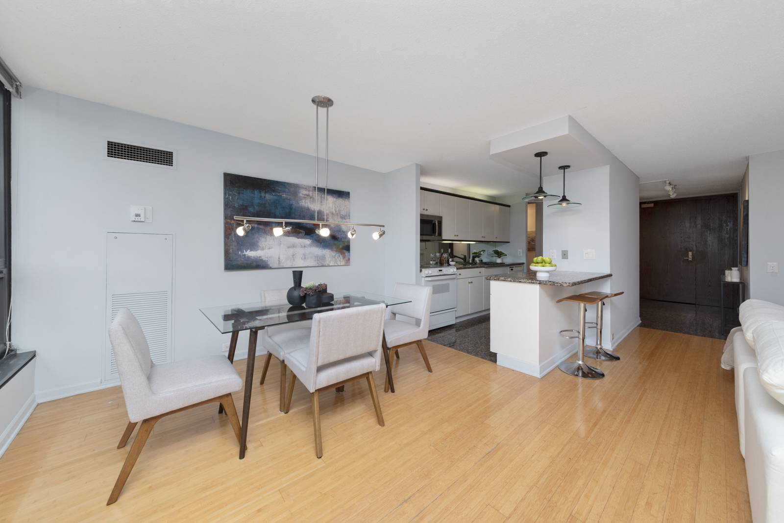 Chicago, IL 60601,360 E Randolph ST #3305