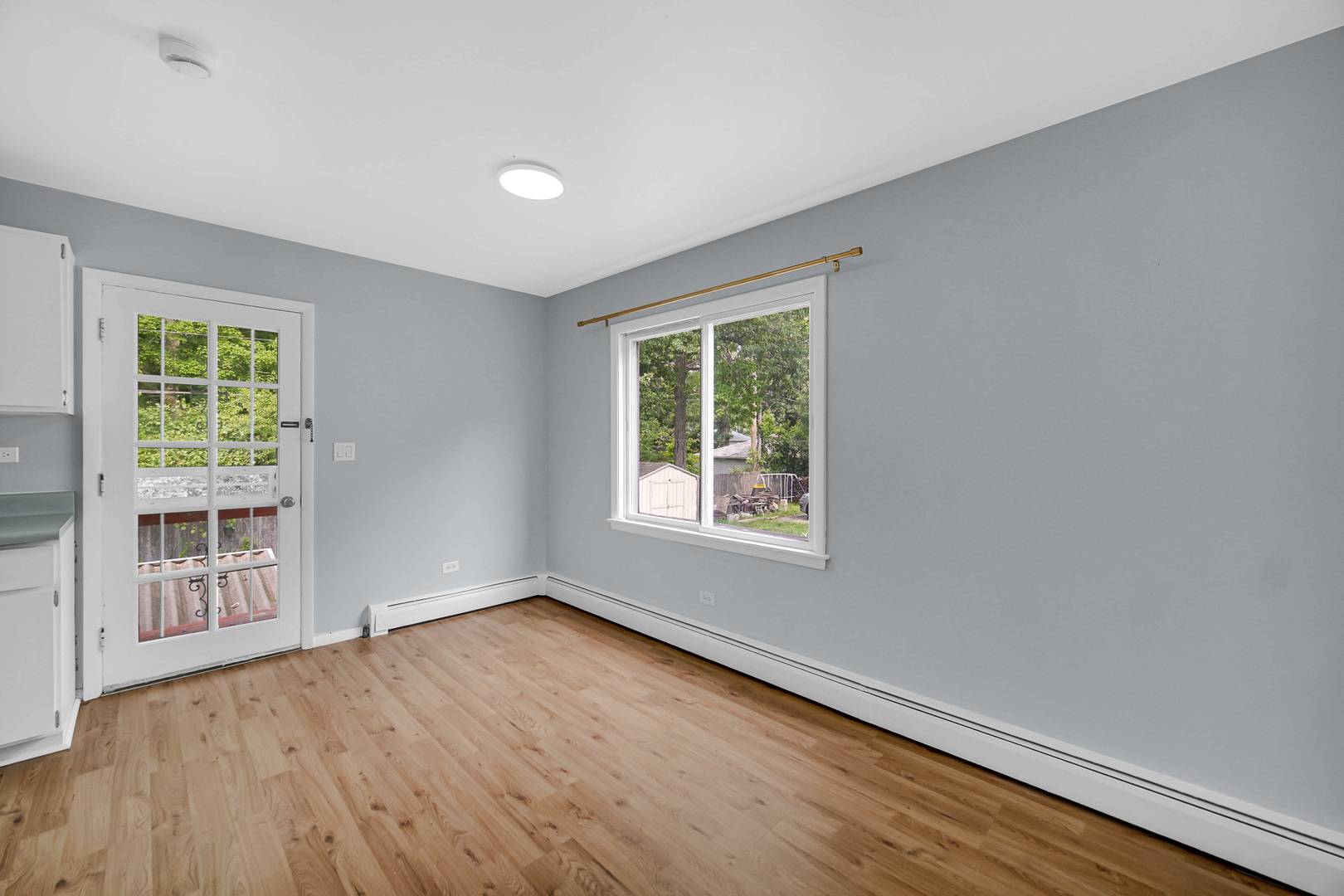 Waukegan, IL 60087,2528 Linden AVE #2