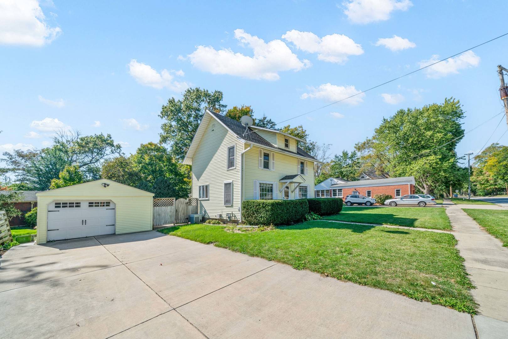 Hinckley, IL 60520,557 E Mckinley ST