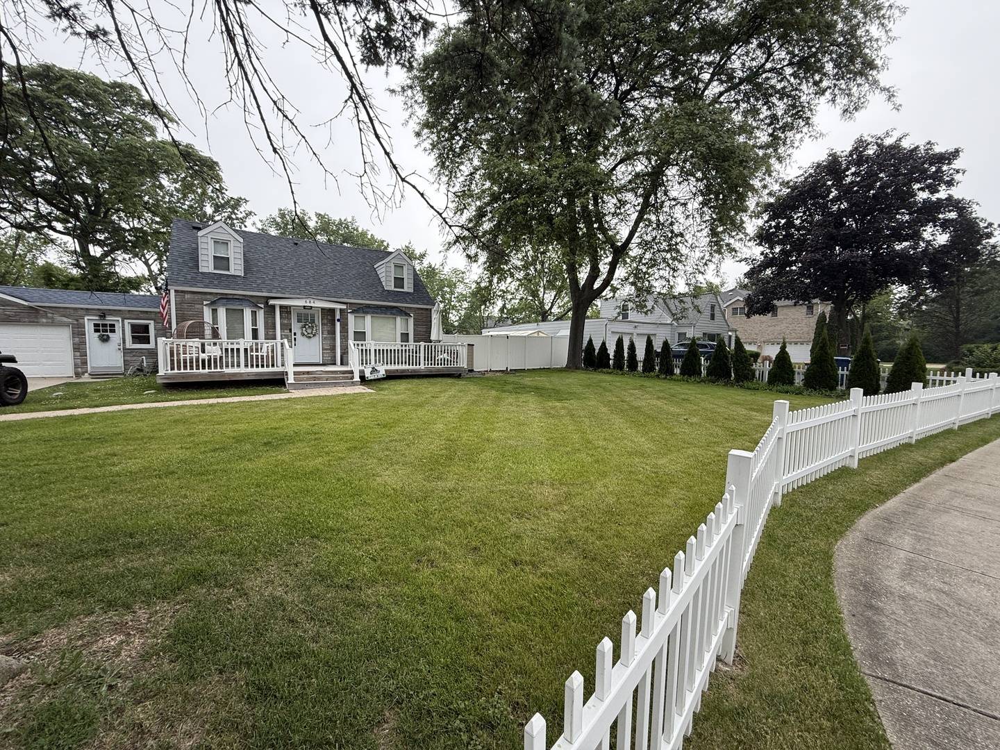 Northbrook, IL 60062,684 Pfingsten RD