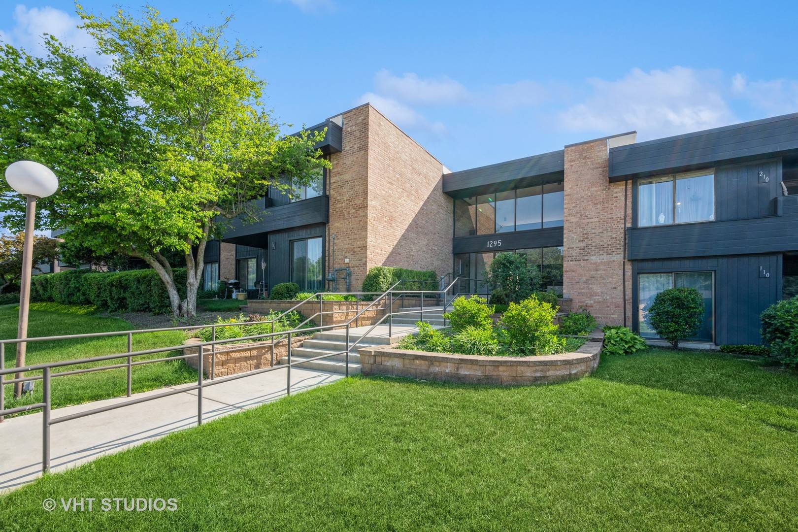 Palatine, IL 60067,1295 N Sterling AVE #211