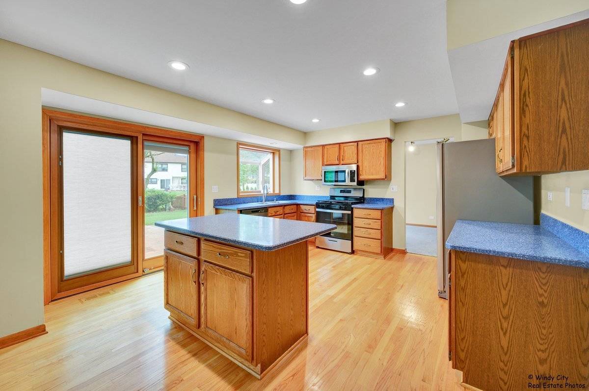 Elk Grove Village, IL 60007,646 Schooner LN