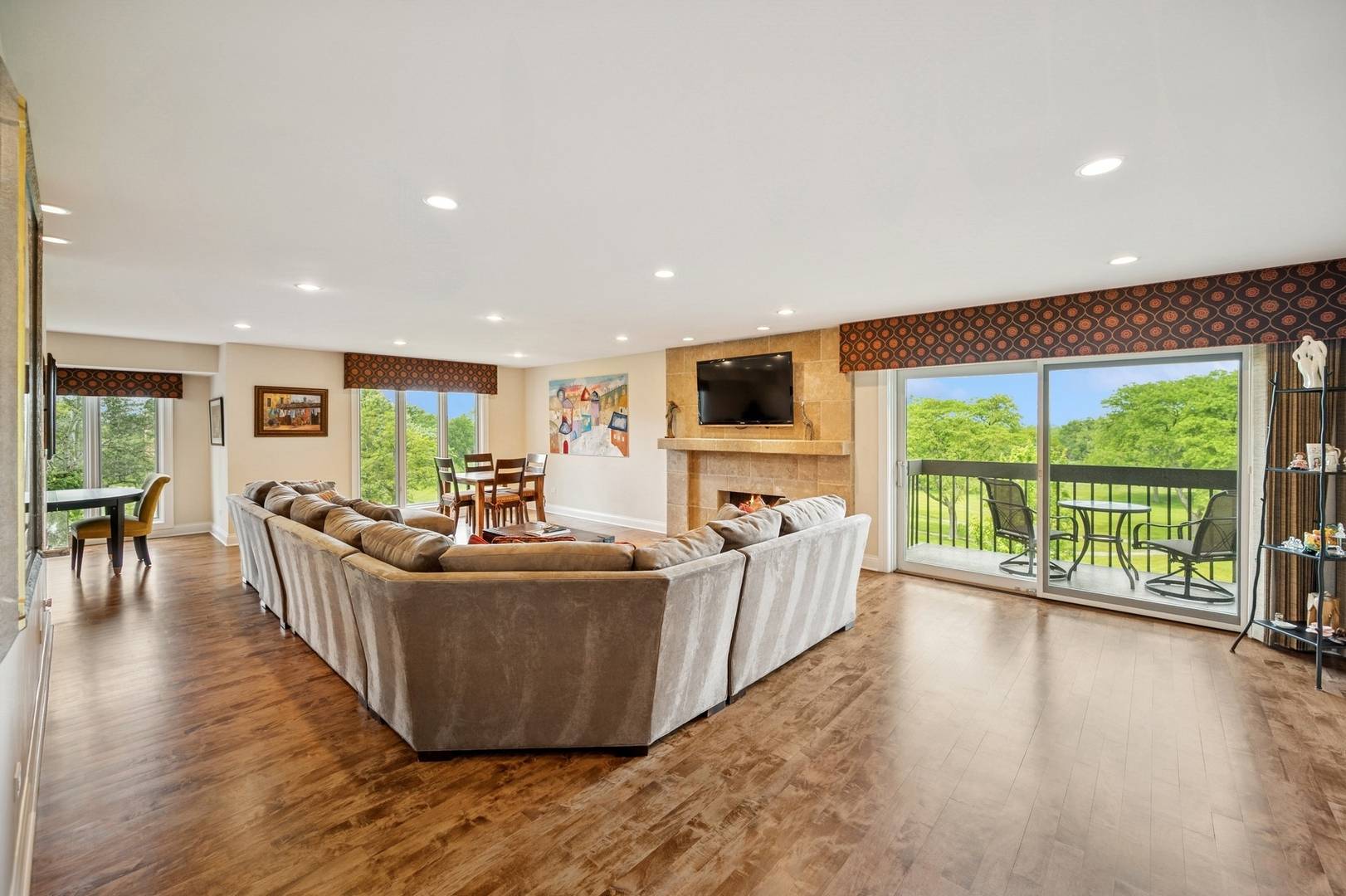 Northbrook, IL 60062,1740 Mission Hills RD #304