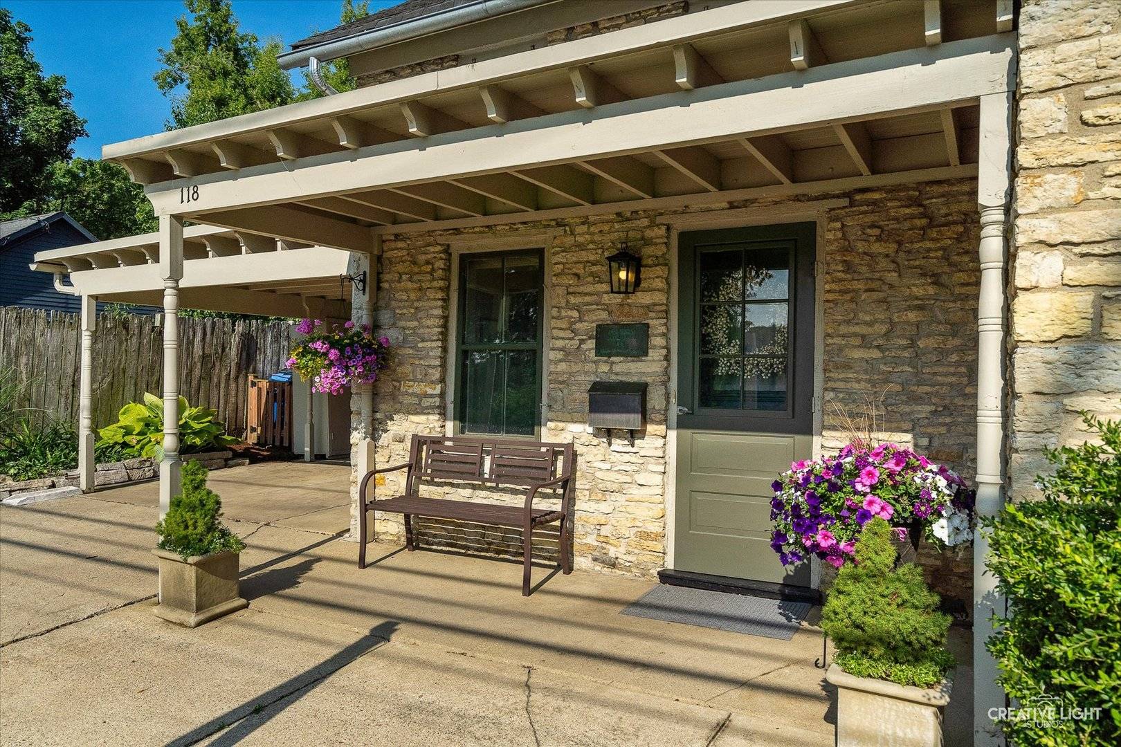 Geneva, IL 60134,118 S River LN