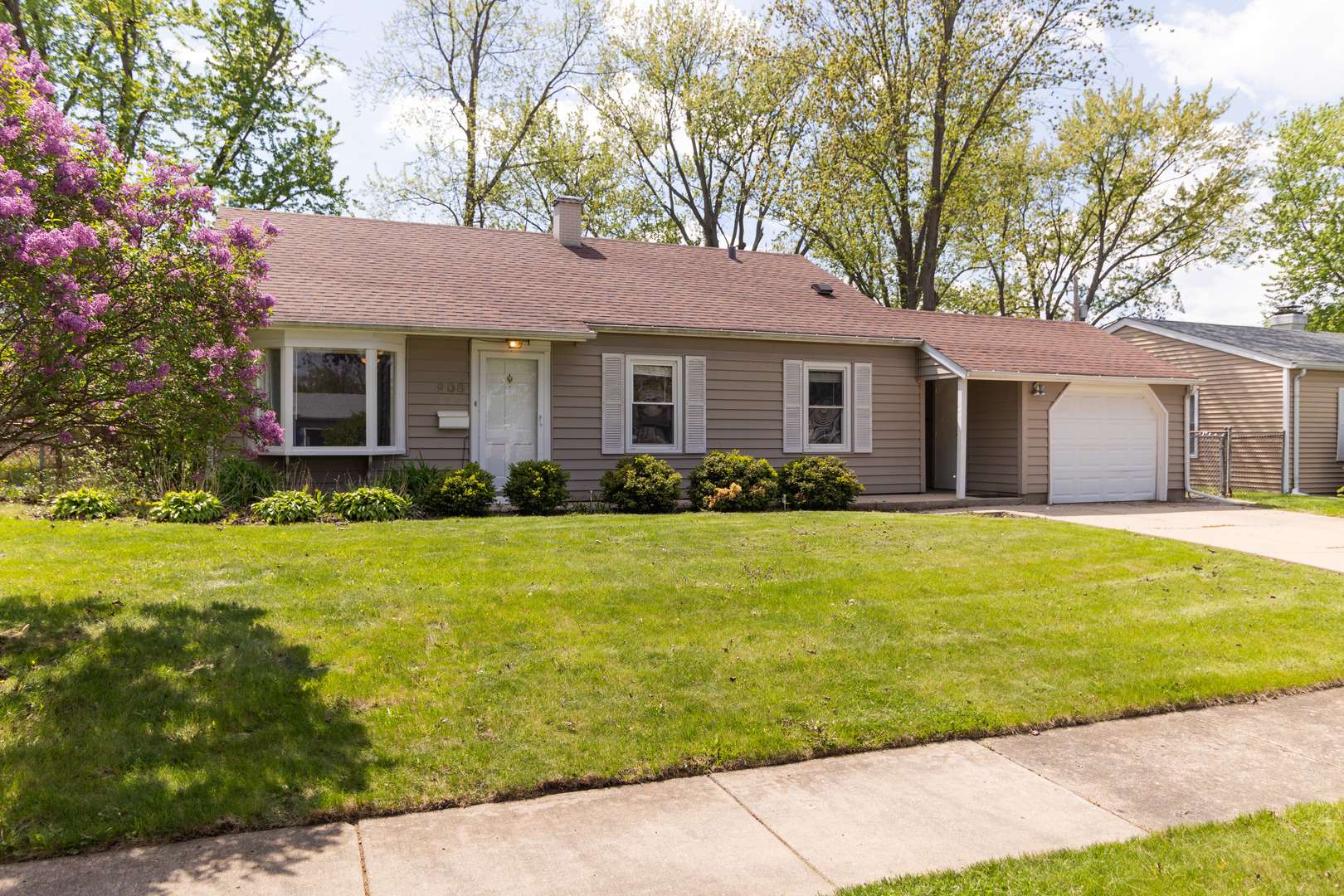 Streamwood, IL 60107,908 Mulberry LN