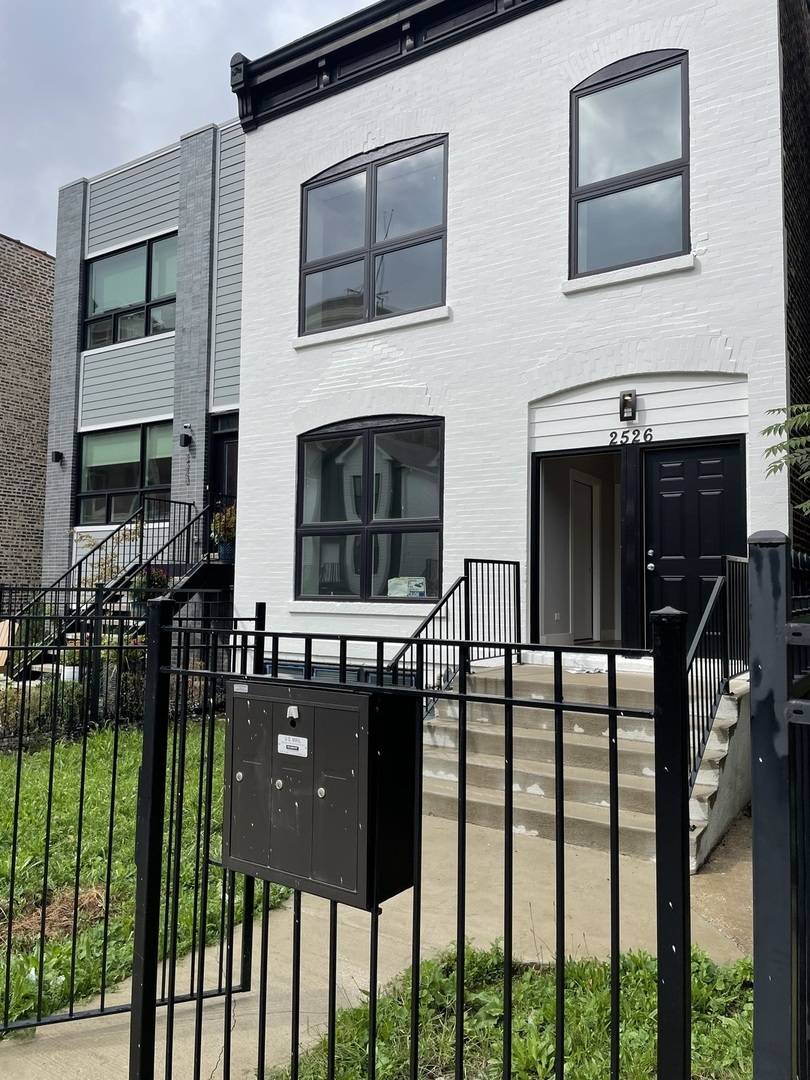Chicago, IL 60612,2526 W Lexington ST #3