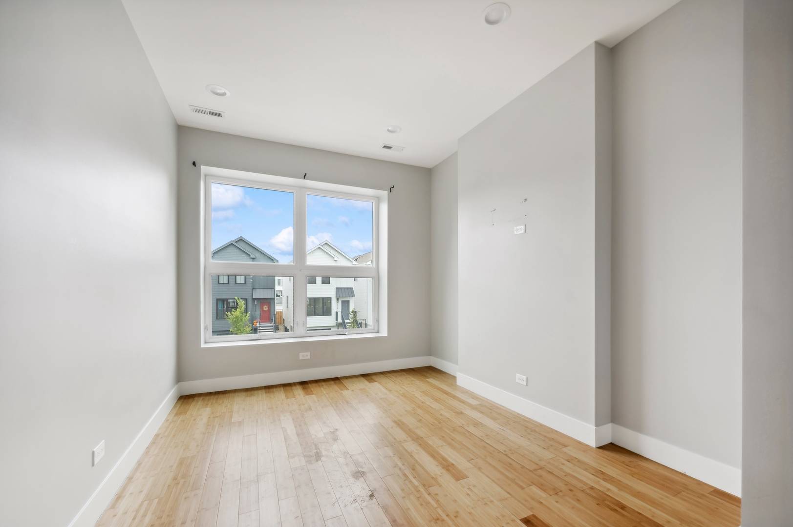 Chicago, IL 60612,2526 W Lexington ST #3