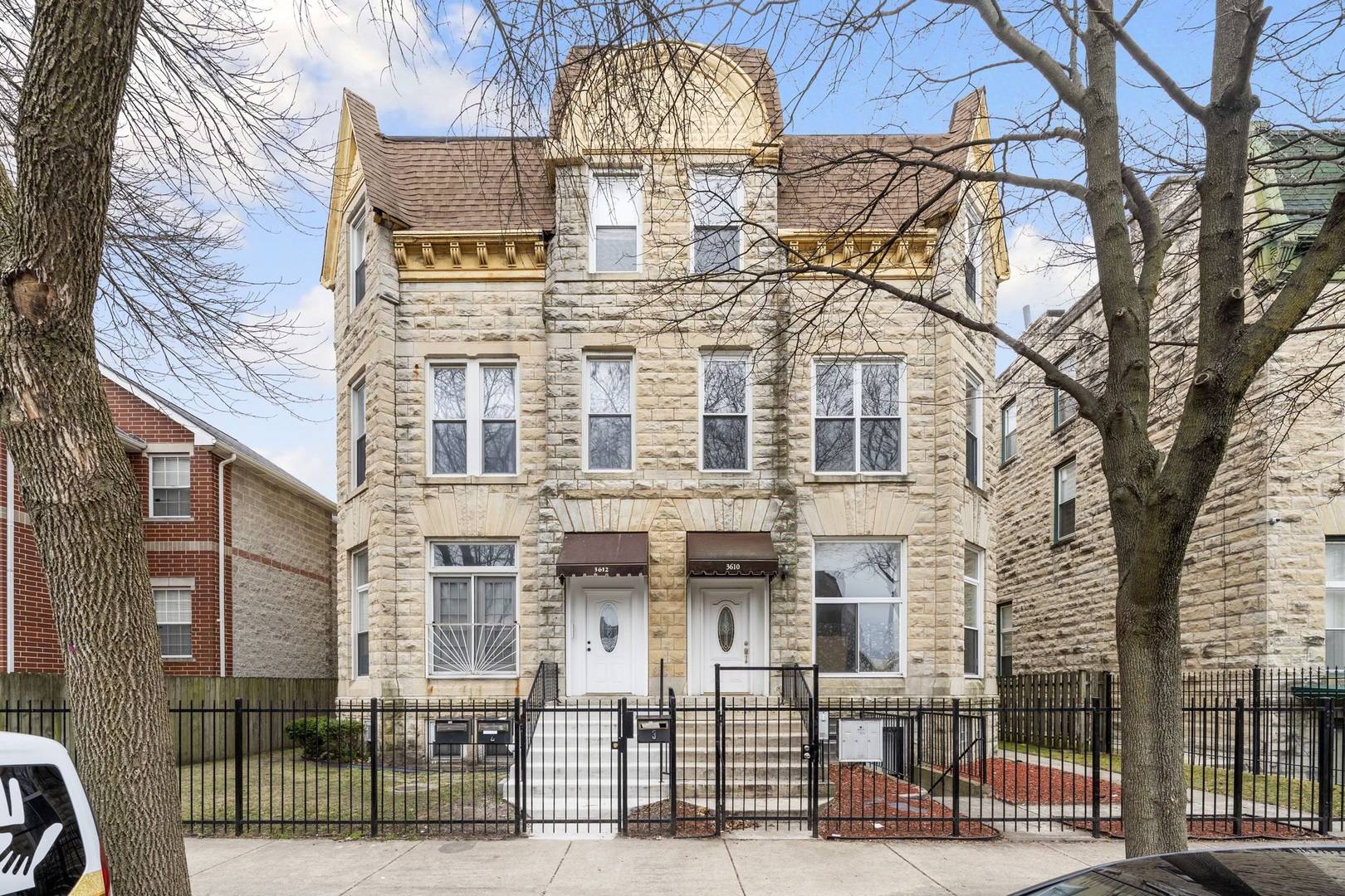 Chicago, IL 60653,3612 S Prairie AVE #2