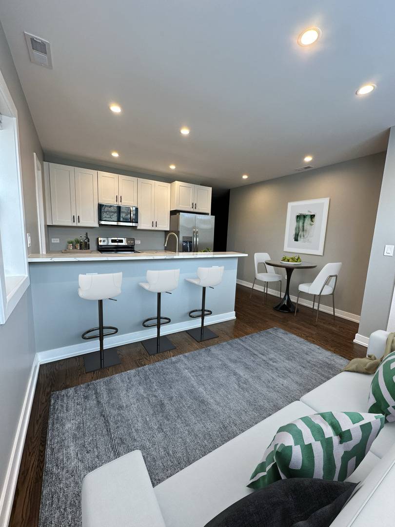 Chicago, IL 60657,3513 N Seminary AVE #3