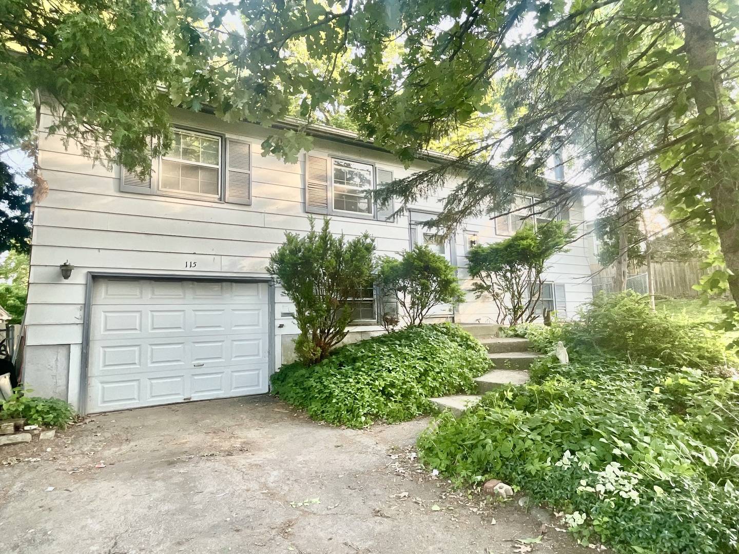 Streamwood, IL 60107,115 Walnut DR