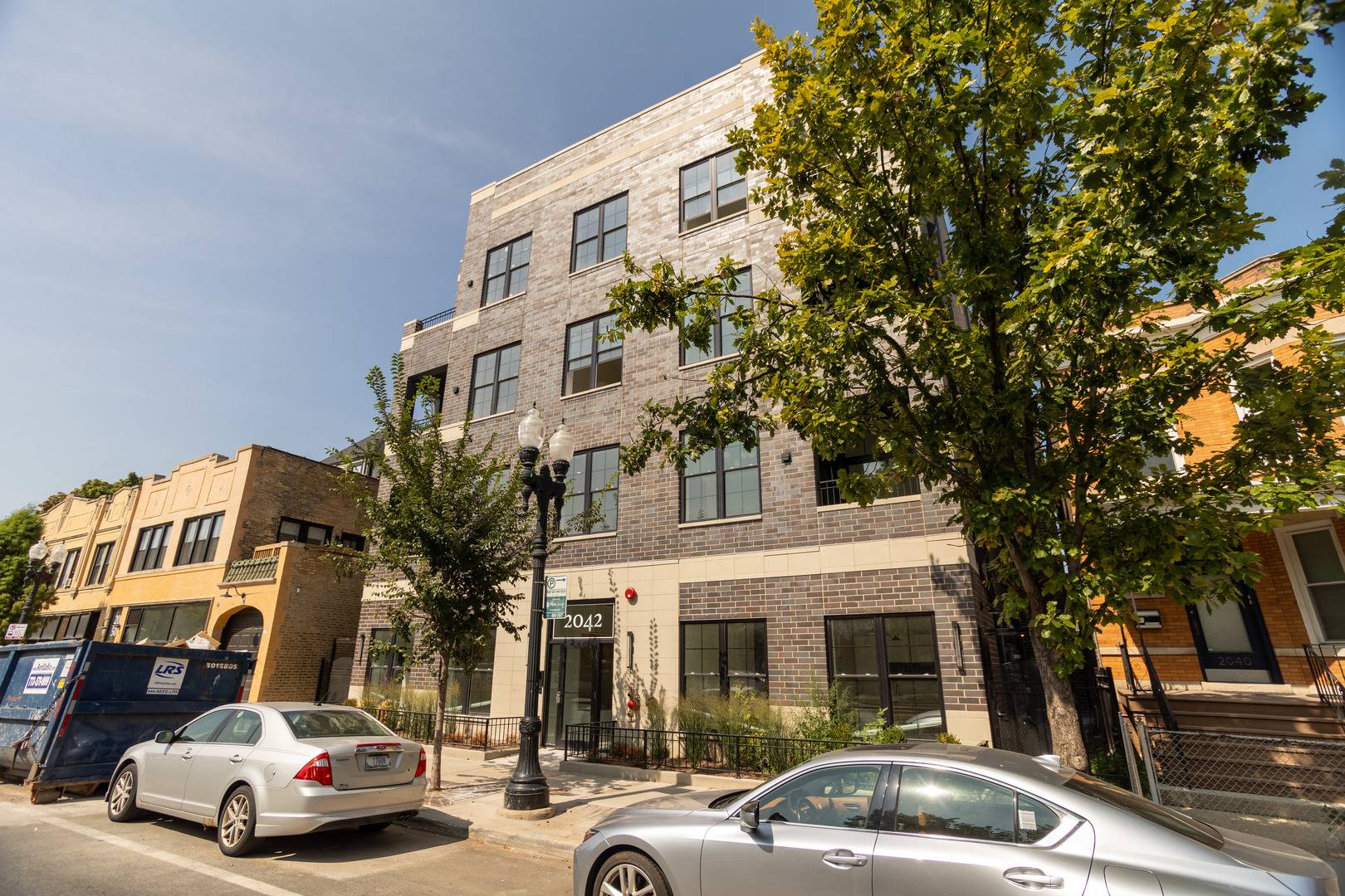 Chicago, IL 60618,2042 W Irving Park RD #302