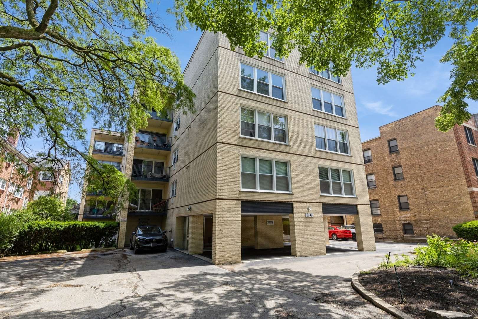 Evanston, IL 60201,2141 Ridge AVE #1B