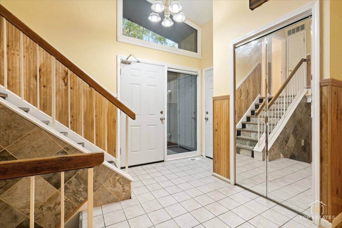 Darien, IL 60561,1018 BOB O LINK LN