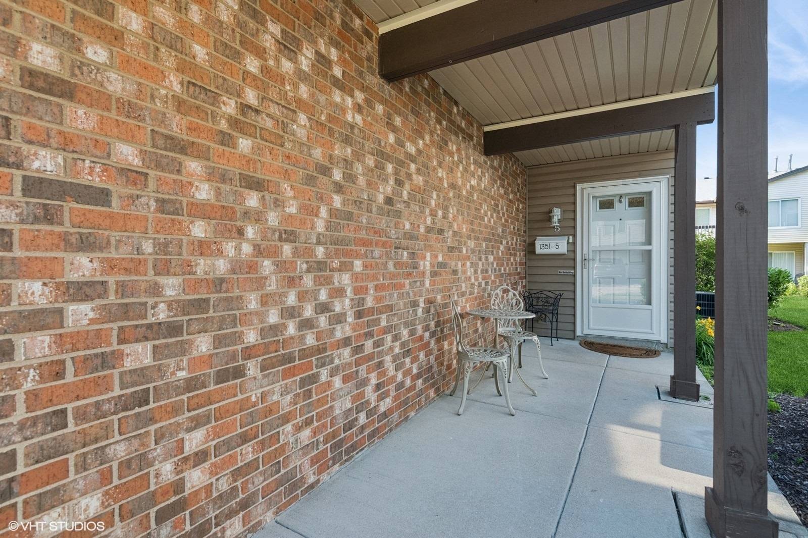 Hanover Park, IL 60133,1351 Kingsbury DR #5