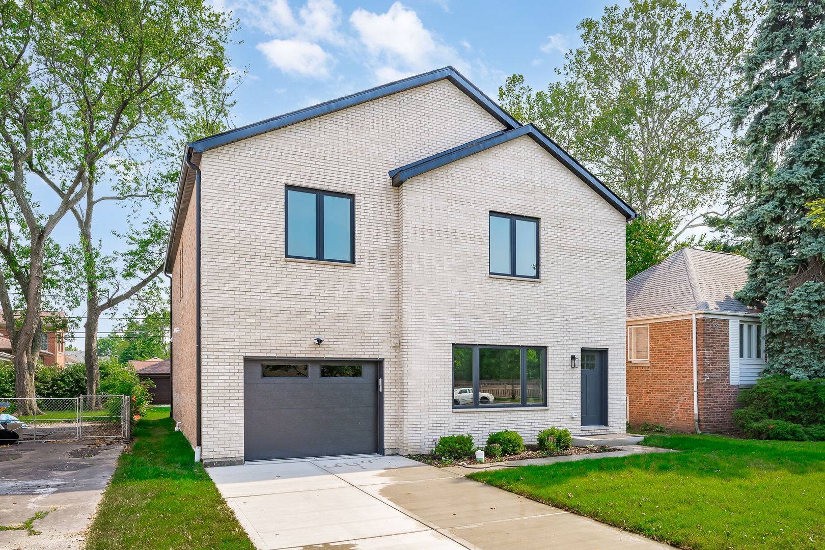 Lincolnwood, IL 60712,3811 W Pratt AVE