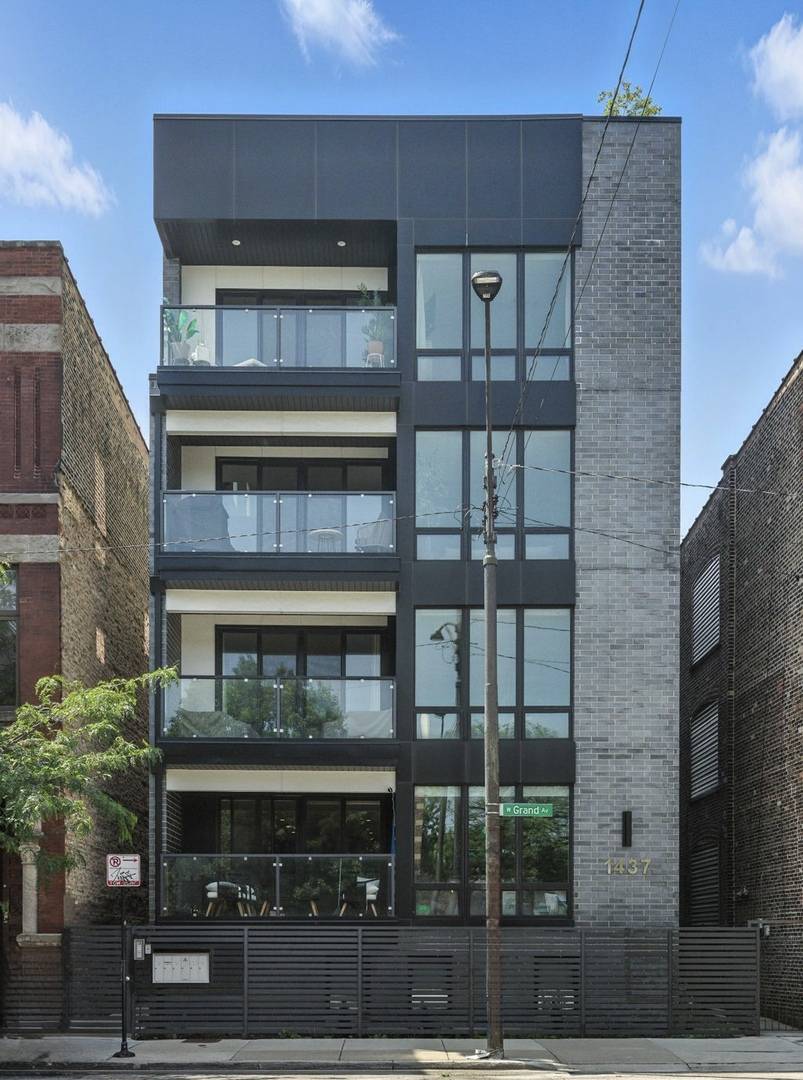 Chicago, IL 60642,1437 W Grand AVE #1S