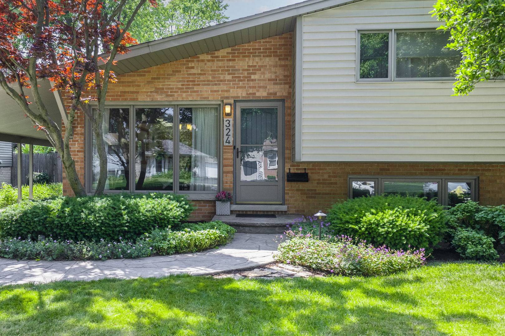 Lombard, IL 60148,324 N Stewart AVE