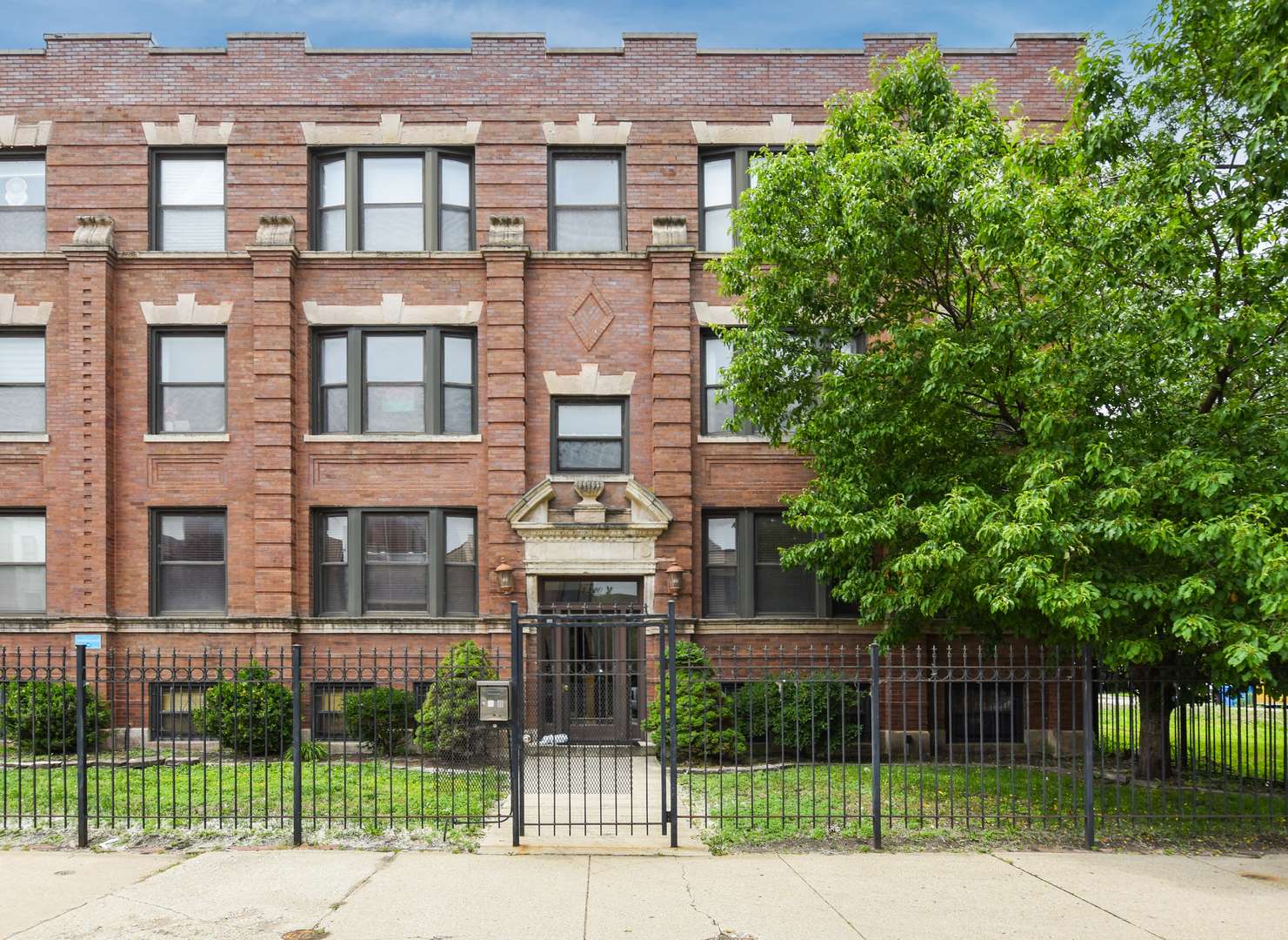 Chicago, IL 60653,4220 S Champlain AVE #2N