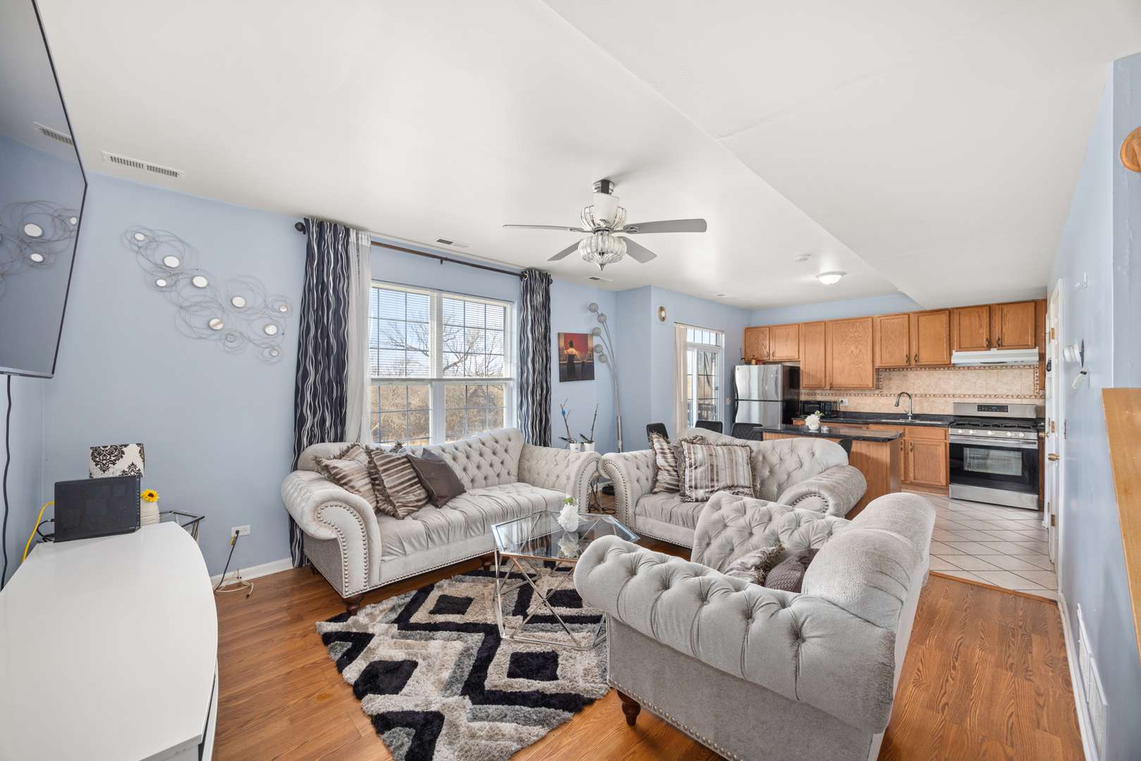 Waukegan, IL 60087,4221 Brentwood LN