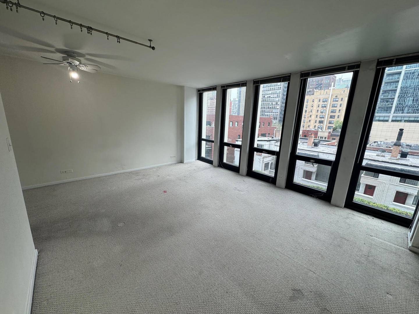 Chicago, IL 60610,1 E Scott ST #606