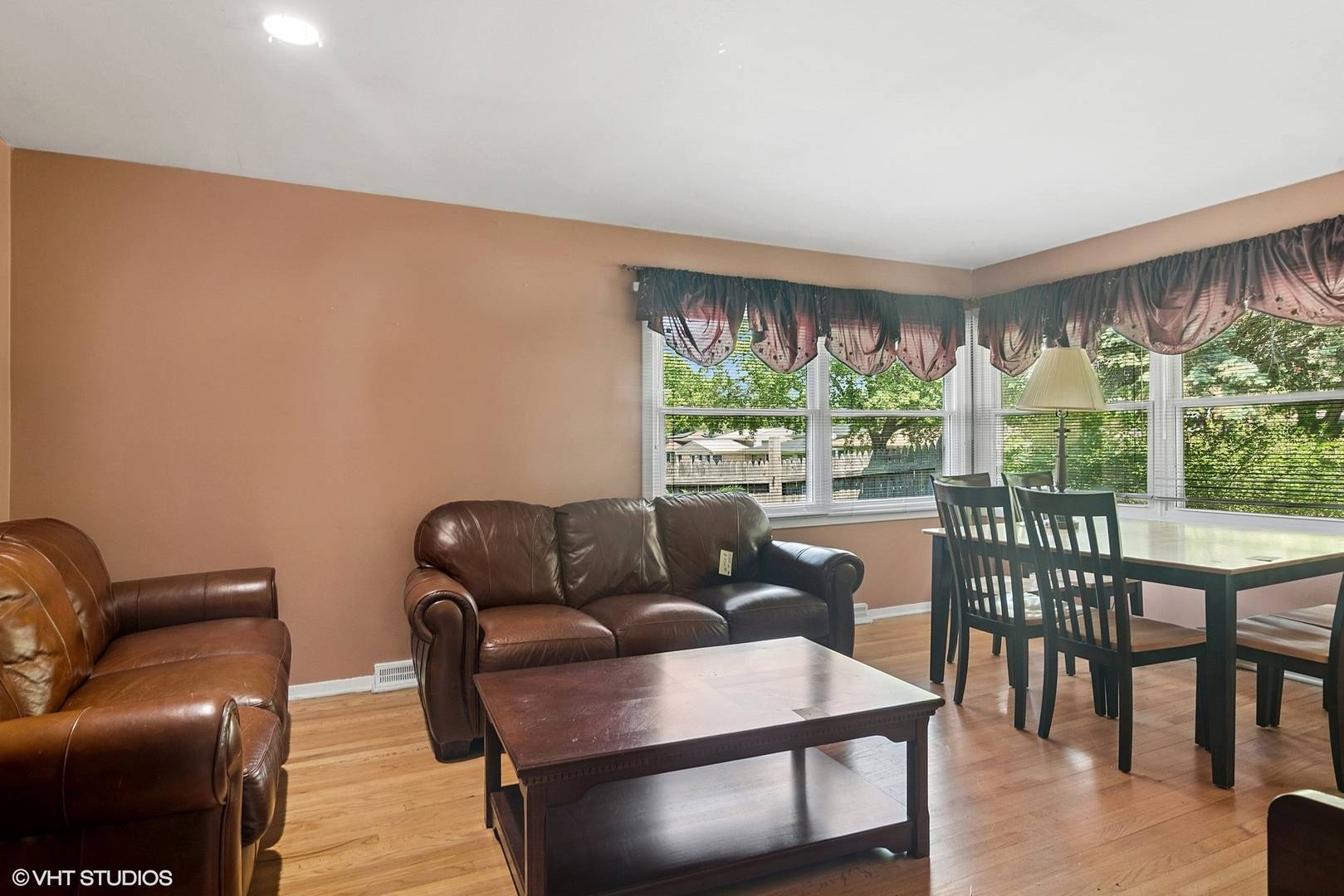 Libertyville, IL 60048,223 Kenloch AVE