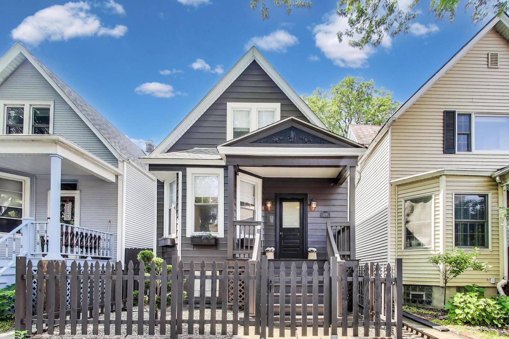 Chicago, IL 60613,1951 W Addison ST