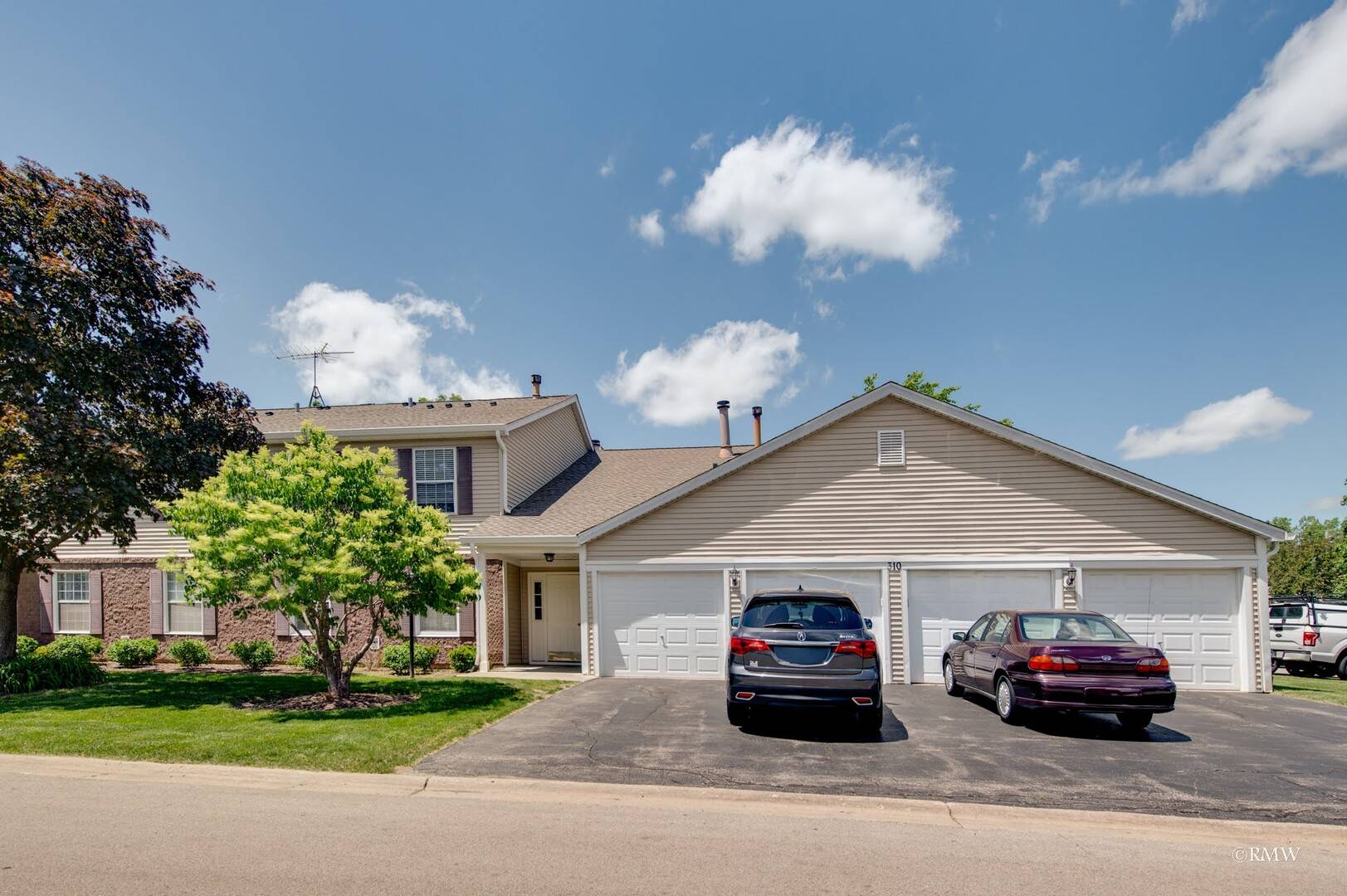 Bartlett, IL 60103,310 Newport LN #C2