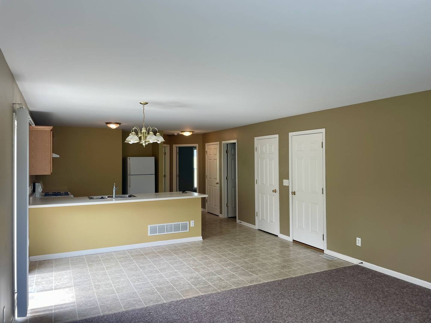 Dixon, IL 61021,439 Woodside PL