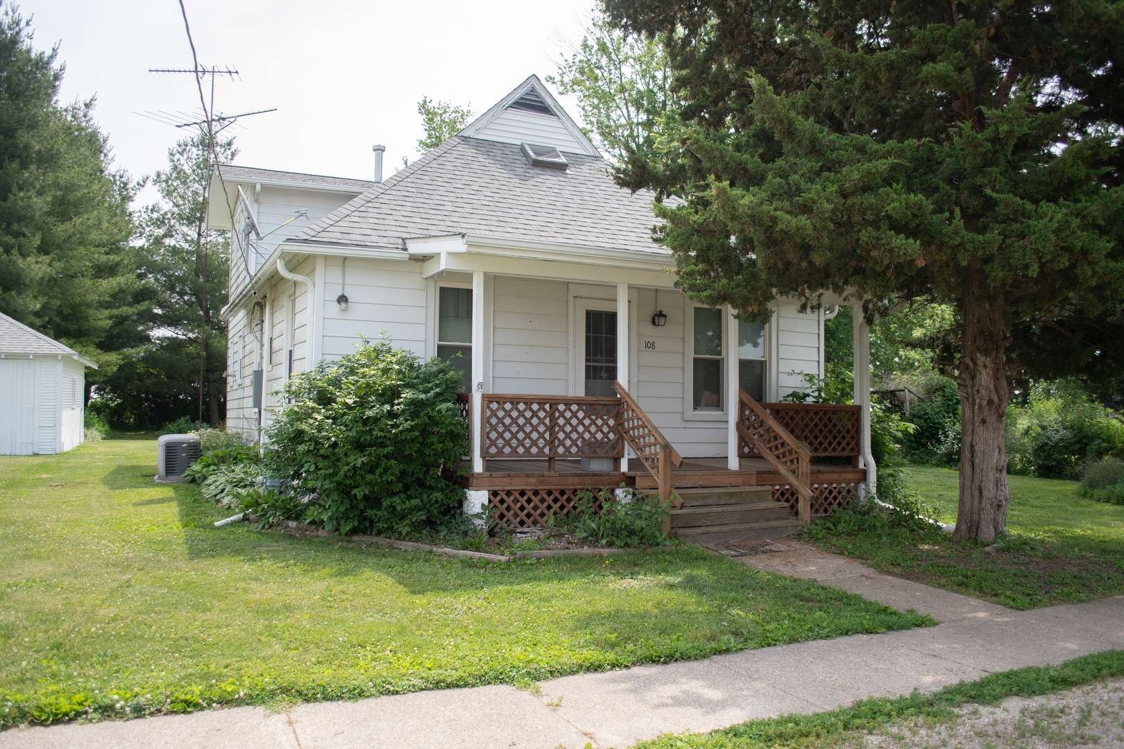 Harmon, IL 61042,108 N Grove ST