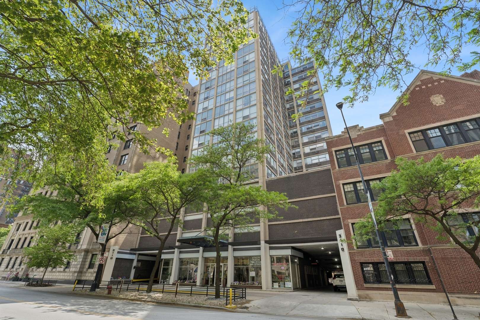 Chicago, IL 60657,3110 N Sheridan RD #801