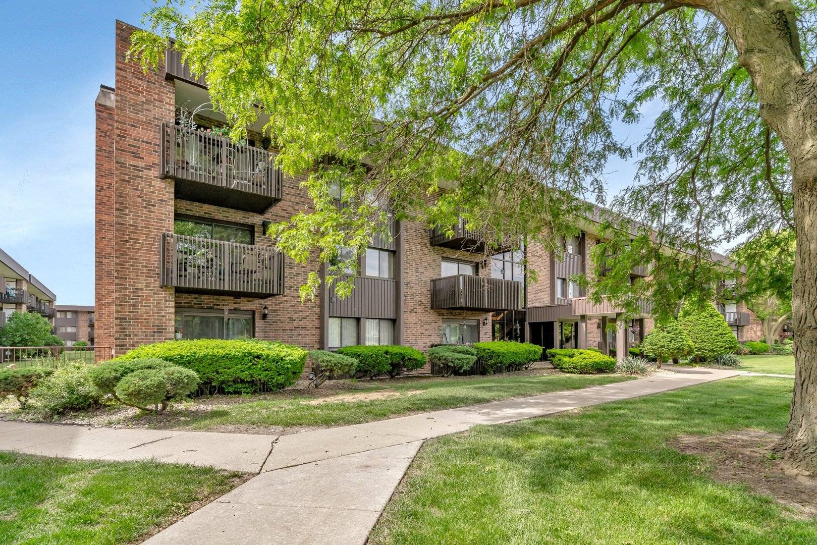 Joliet, IL 60436,1422 Woodbridge RD #2E