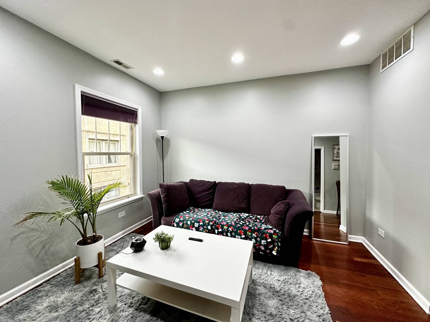 Chicago, IL 60626,1366 W Greenleaf AVE #3N