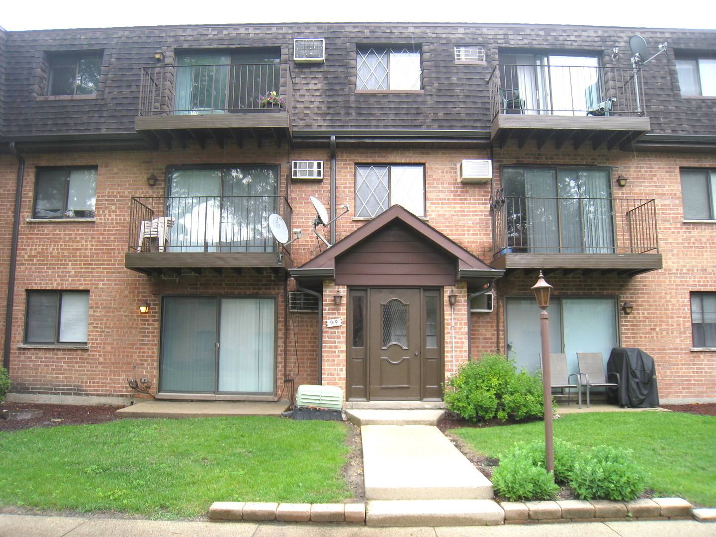 Arlington Heights, IL 60005,919 S Mckinley AVE #1A