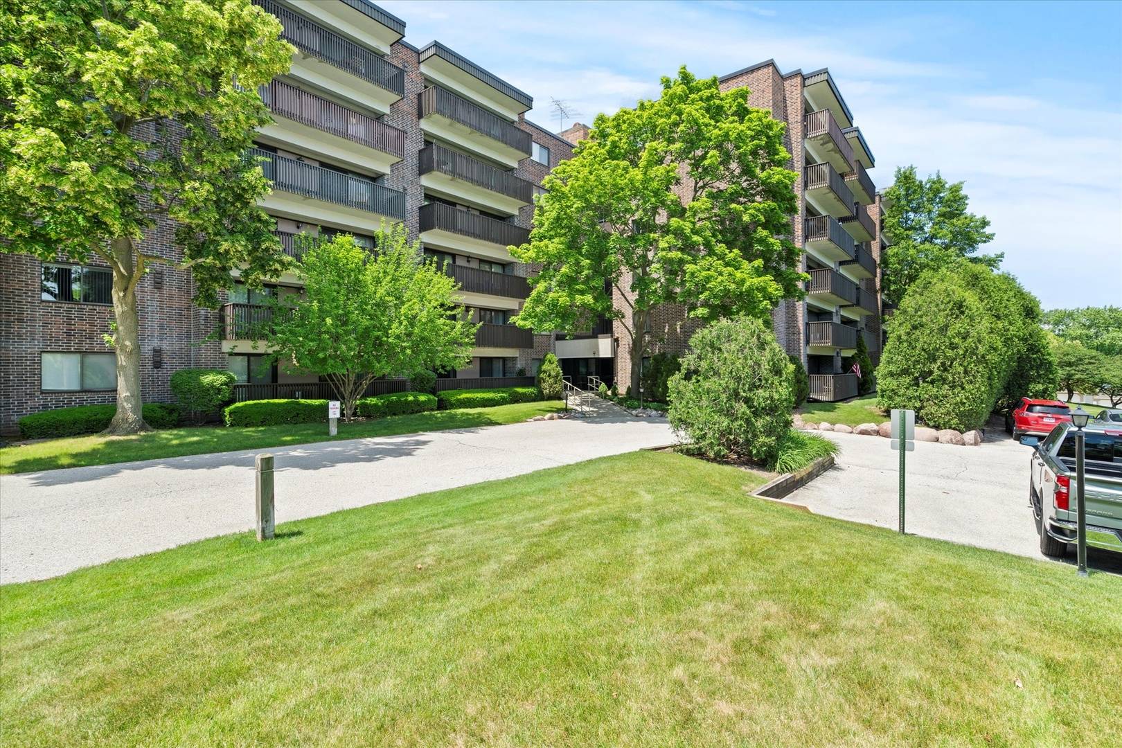 Gurnee, IL 60031,920 Vose DR #612
