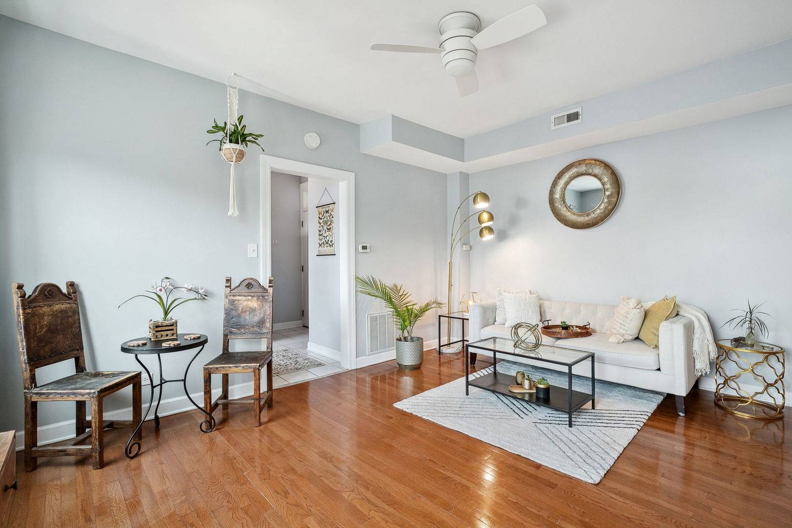 Chicago, IL 60647,2438 N Hamlin AVE #3D