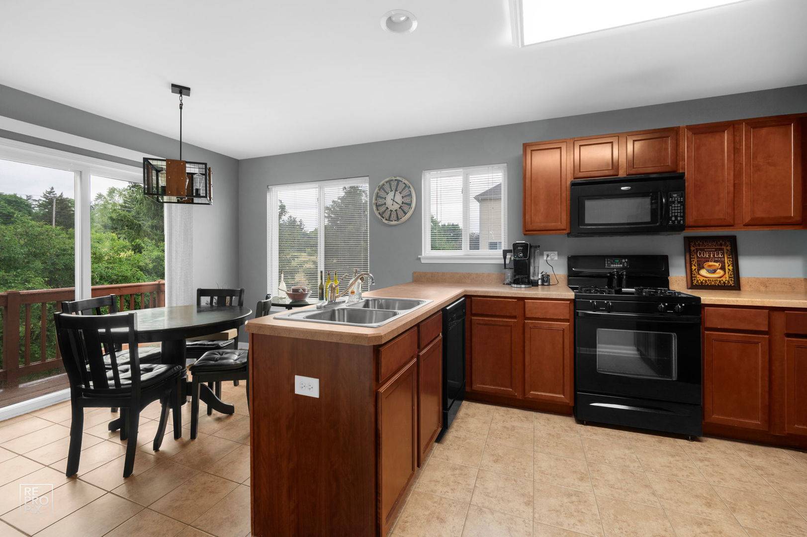 Oswego, IL 60543,598 Lincoln Station DR
