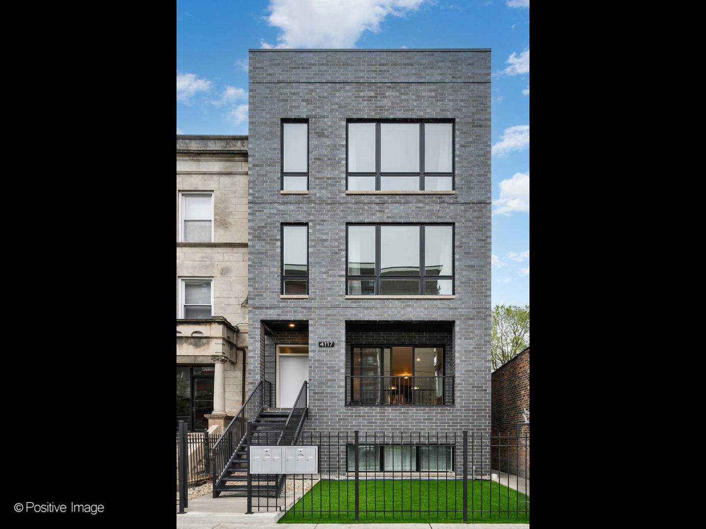 Chicago, IL 60653,3944 S indiana ST #1F