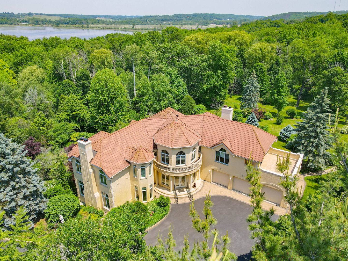 Lake Geneva, WI 53147,W3318 Lake Forest LN