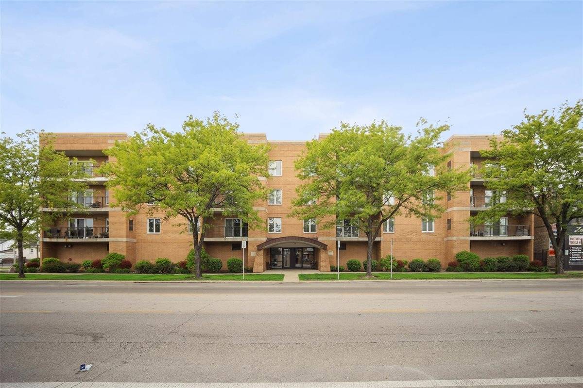 Norridge, IL 60706,7414 W Irving Park RD #206