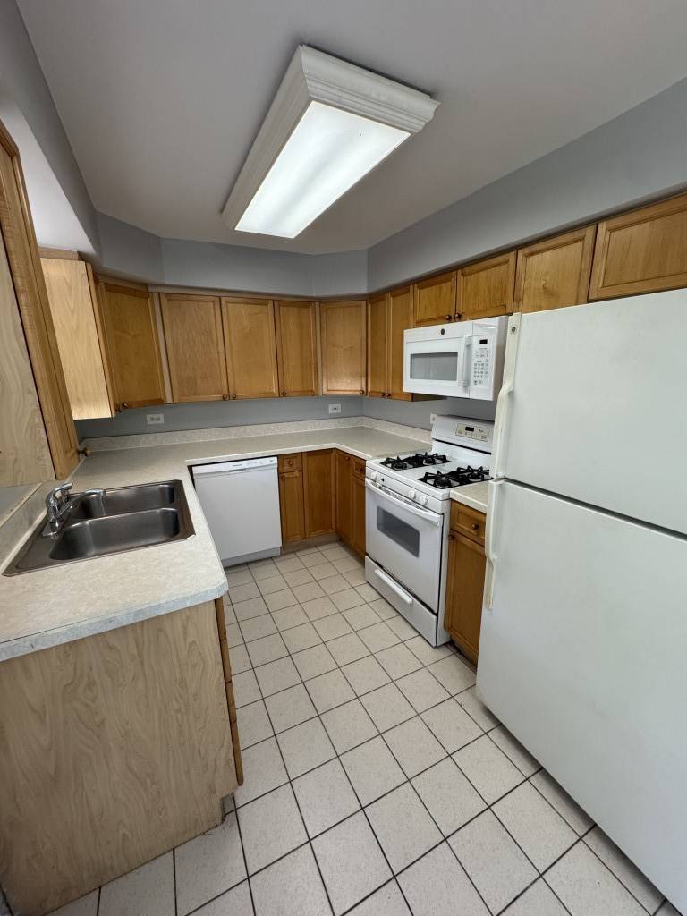 Riverside, IL 60546,2944 Harlem AVE #1