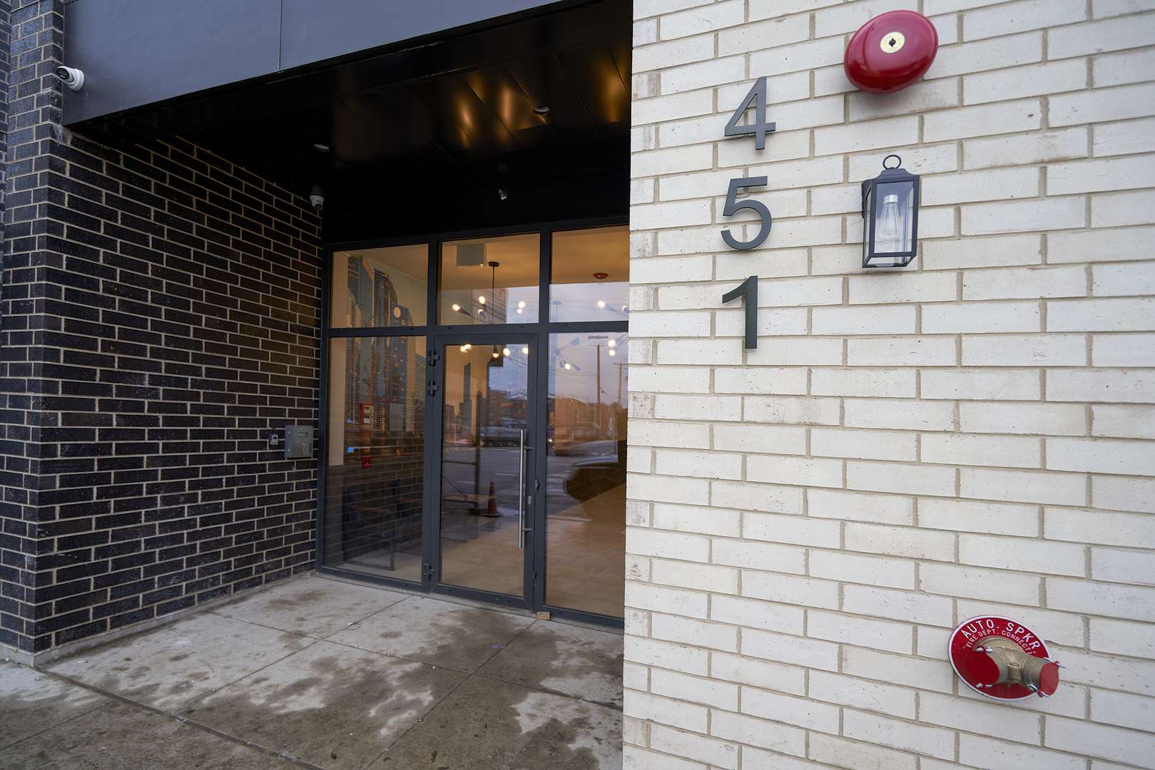 Chicago, IL 60653,503 E Pershing AVE #301