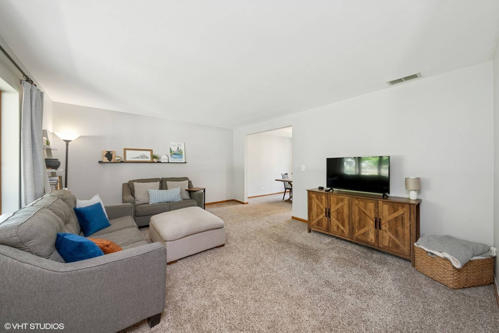 Schaumburg, IL 60193,2225 W Weathersfield WAY