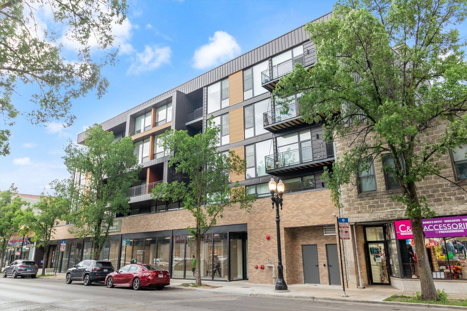 Chicago, IL 60640,4513 N CLARK ST #212