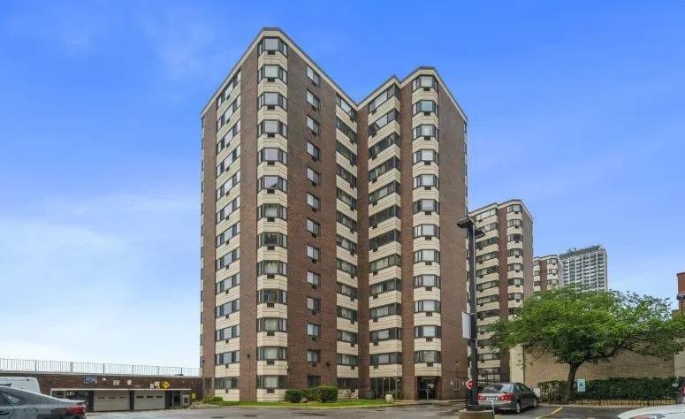 Chicago, IL 60649,7337 S South shore DR #1107
