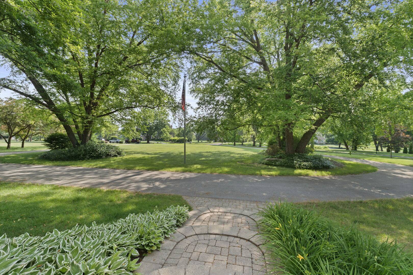 South Barrington, IL 60010,8 Stone Ridge DR